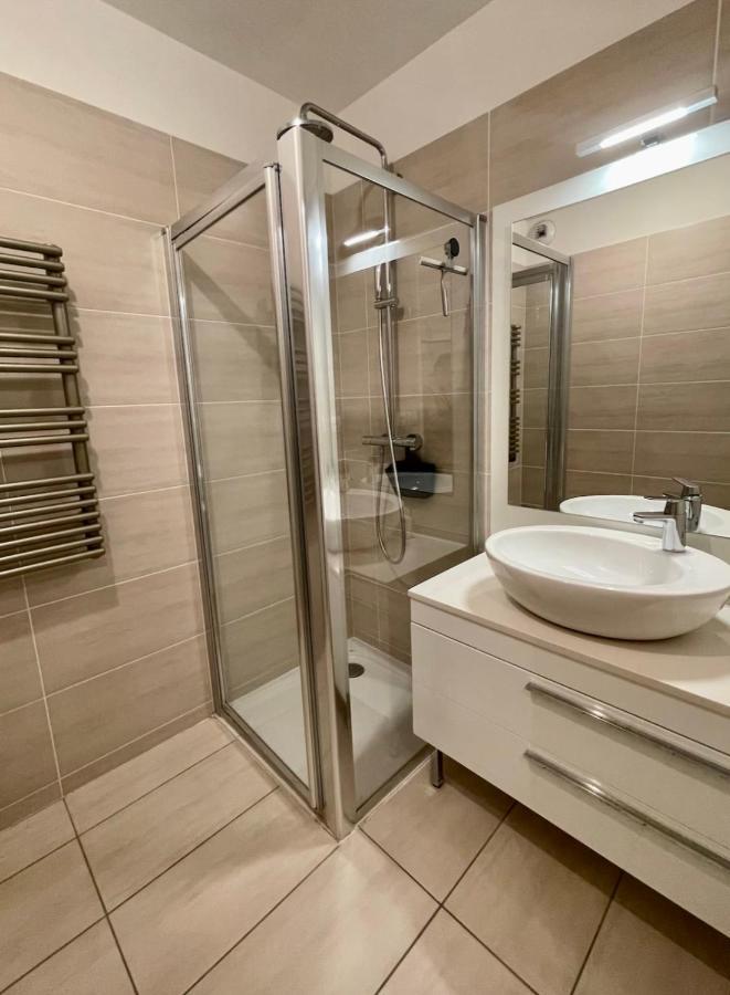 Oxford 1 Bedroom Apartment In A Brand New Building With A Pool Cannes Exterior foto